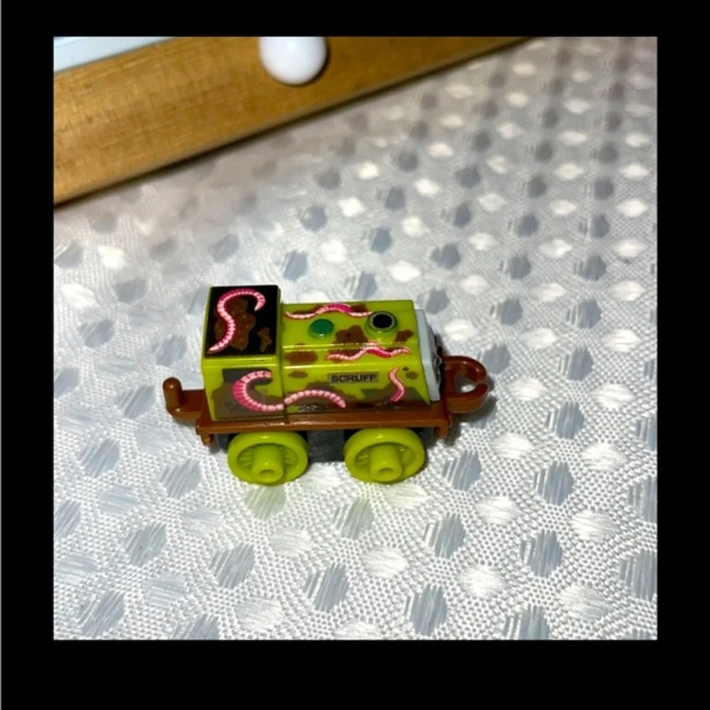 Thomas The Train & Friends Minis Blind Bag 2019/2 Icky Worms Scruff #391.